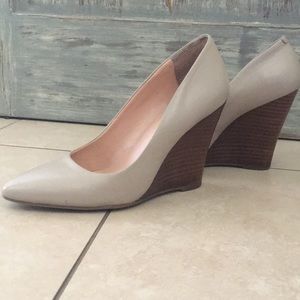 Sole Society nude wedge pumps